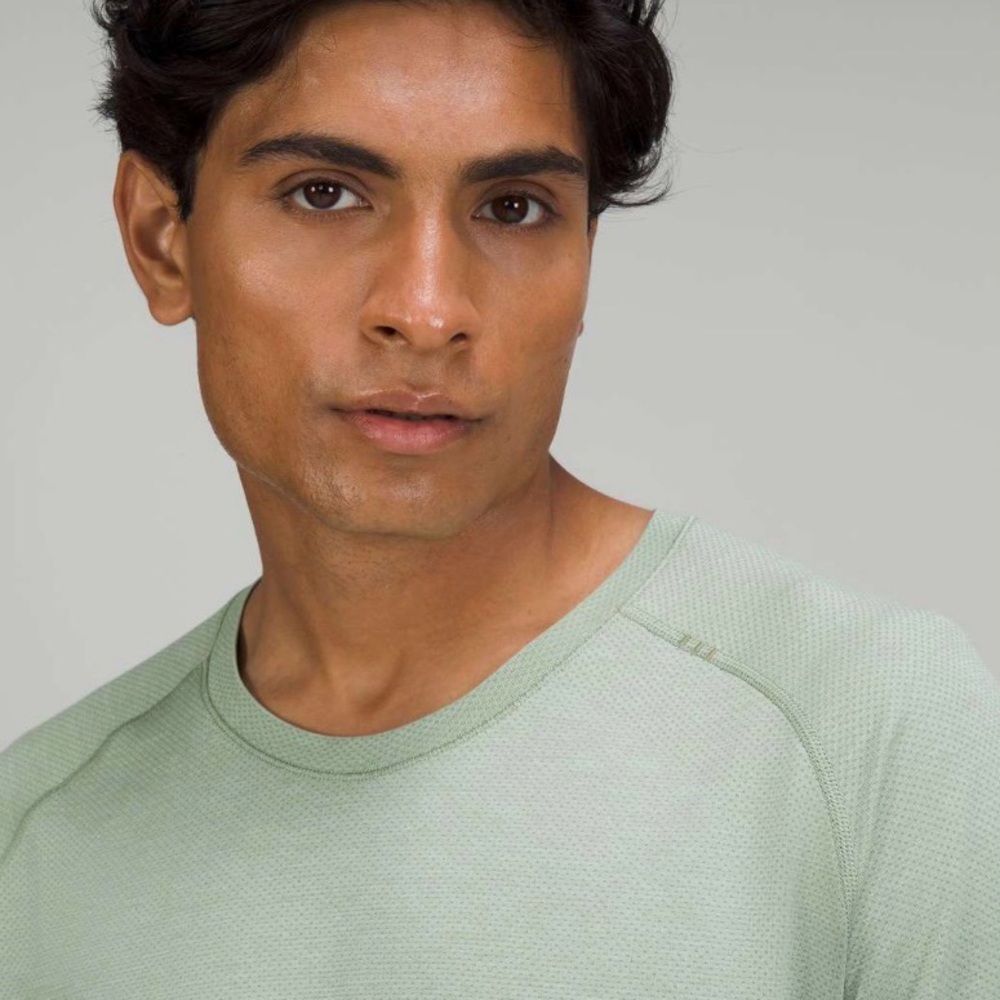 Lululemon NWOT, Metal Vent Tech short sleeve, size XL, Laurel Green/Mint Green